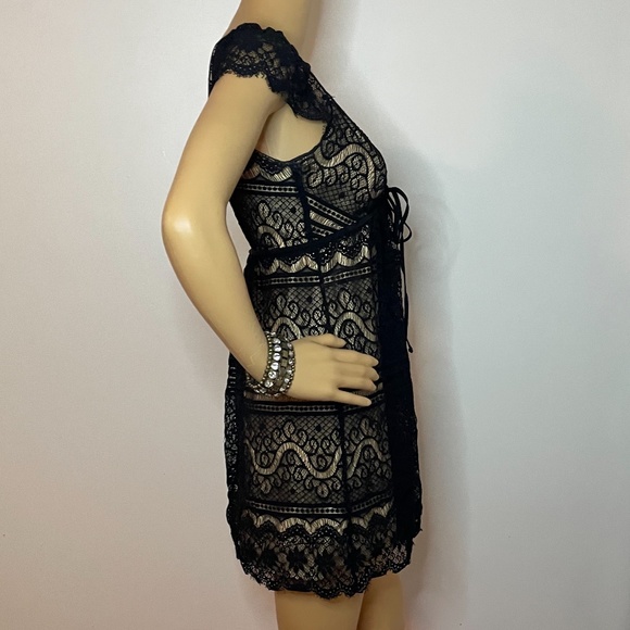 Vintage Milly 60’s black lace flutter sleeve dress - Picture 13 of 13